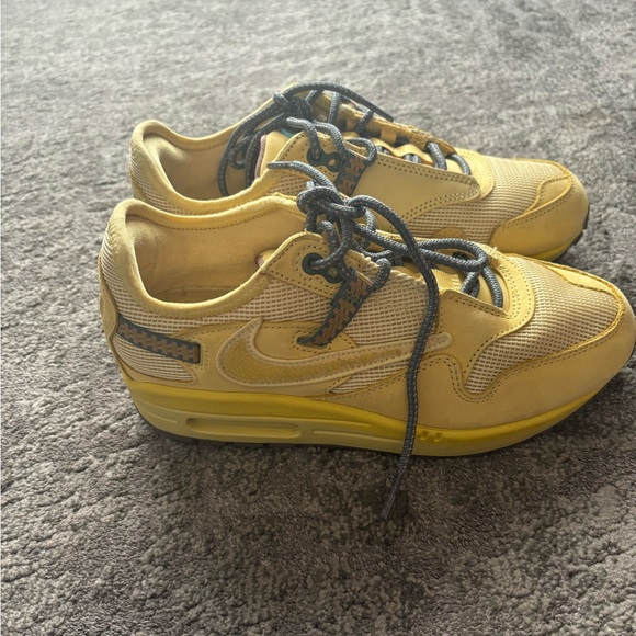 Air Max 1
Travis Scott - Saturn Gold
D09392 700 - Picture 4 of 8